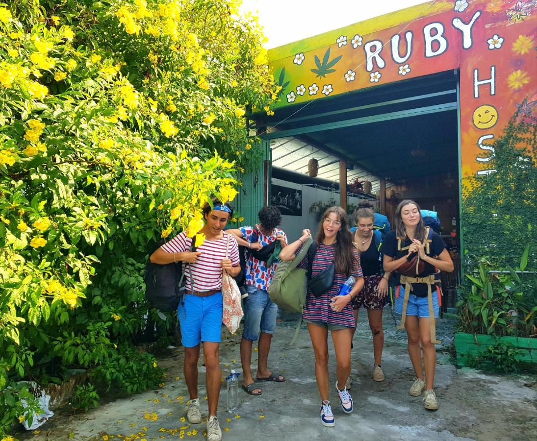 Ruby Phu Quoc Hostel Ngoại thất bức ảnh